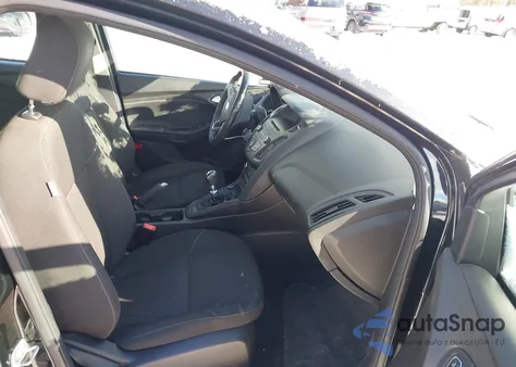 2015 Ford Focus Se z USA, uszkodzony, nr VIN 1FADP3FE8FL377903